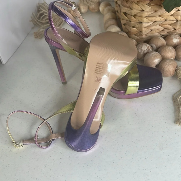 BCBGENERATION
Women's Cadence Metallic Sandals In Ombre Sz 7 - Picture 8 of 12